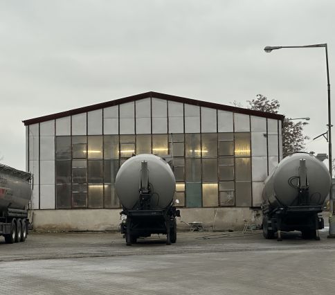 Dražba - ideální podíl 518/1000 stavby - výrobního objektu v k.ú. Litoměřice