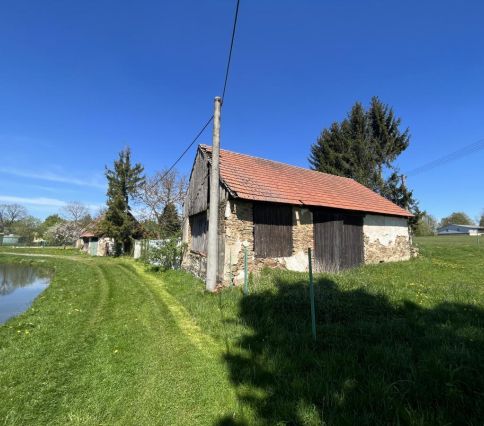 Dražba - ideální podíl 1/12 rodinného domu v k.ú. Řísnice, obec Načeradec, okres Benešov